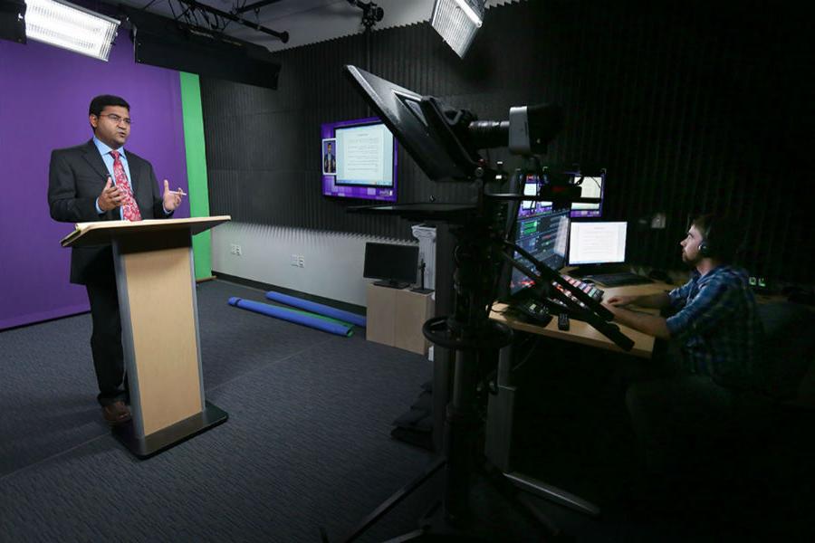 Assistant Professor Balaji Sankaranarayanan, right, records a segment for his graduate-level course. (足彩平台 photo/Craig Schreiner)